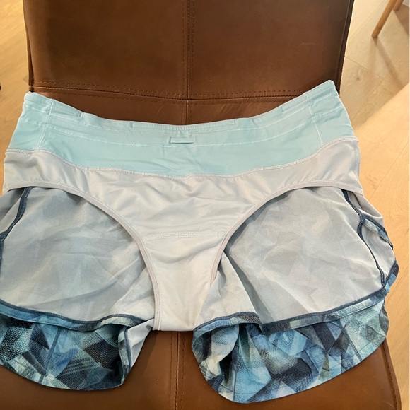 Lululemon Speed Up Short 4” inseam Size10 - Picture 4 of 5